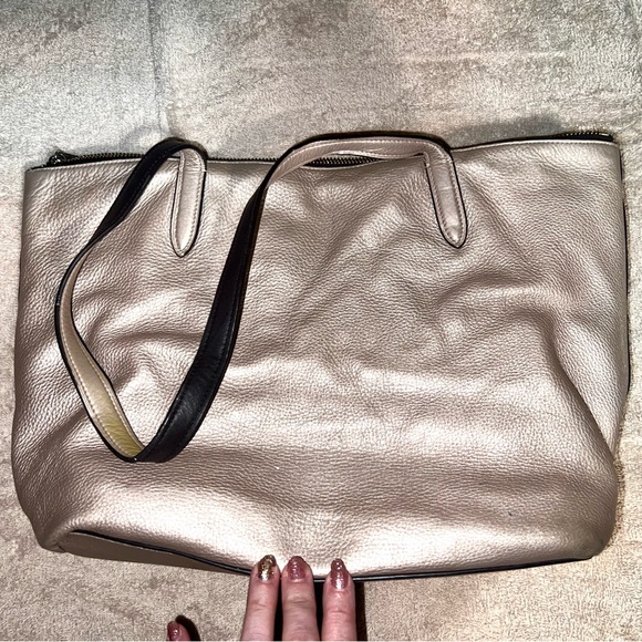 Coach Taylor Tote in Metallic pebble leather - Picture 2 of 8